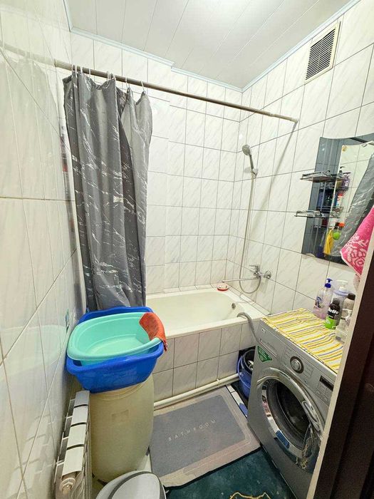 Срочно продается 3-х комнатная квартира в центре города Янгиюль