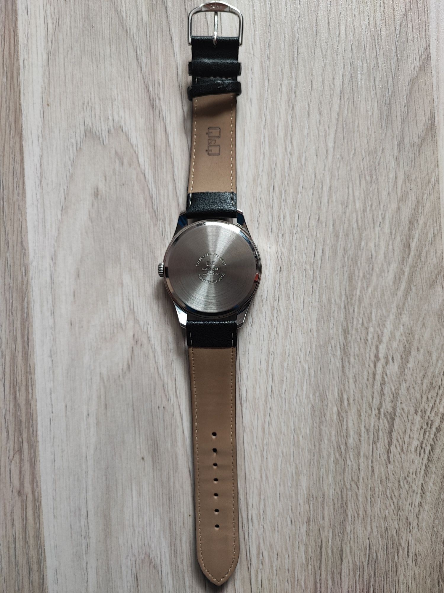 Ceas Q&Q Quartz 44mm nepurtat