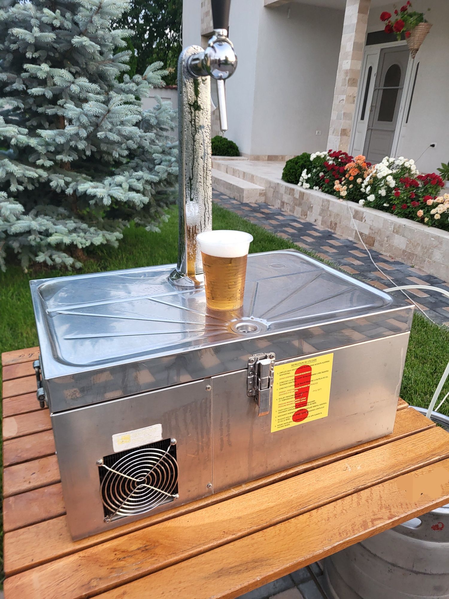 Dozator Bere/Inchiriez Dozator Bere/ Vitrine Frigorifice