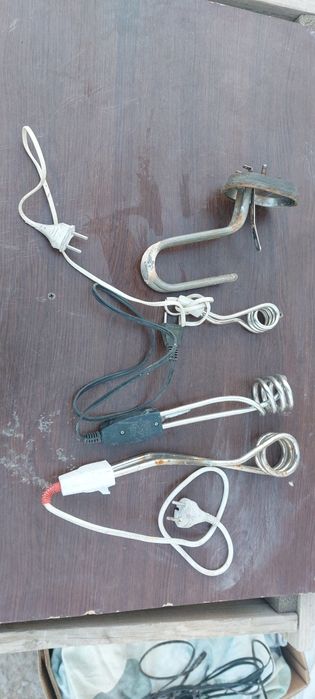 Музыкальный центр ,кипятильник, электрочайник
