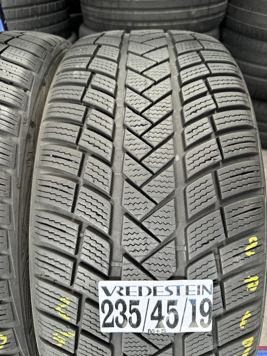 235/45/19 Vredestein M+S