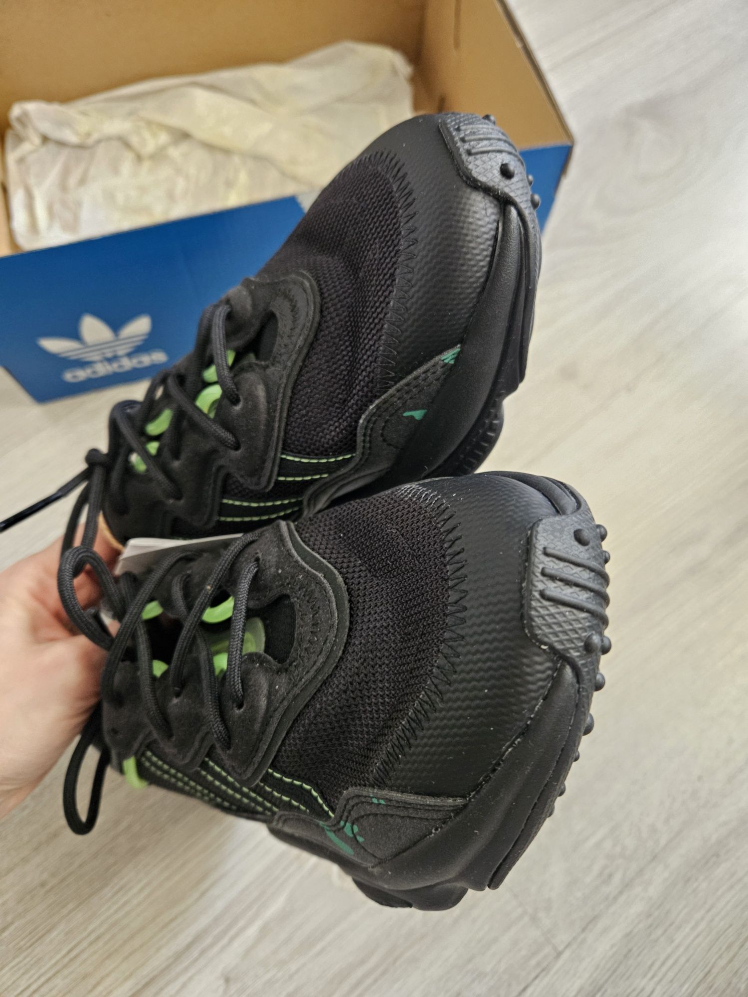 НОВИ Adidas Originals OZWEEGO 37