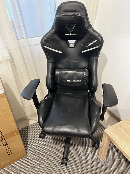 Игровое офисное компьютерное кресло thunder x3