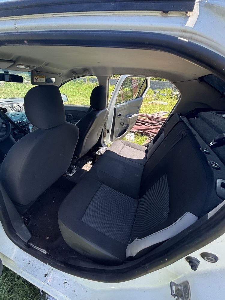 Vand sau schimb dacia logan 2013