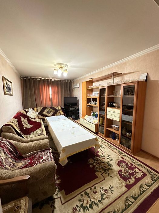 Ugolok va 1 ta kreslo sotiladi xolati ideal