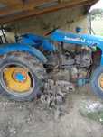 Vând tractor pentru piese