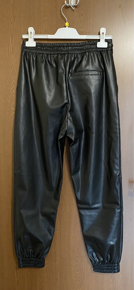 Pantaloni tip piele Zara L(Guess, Michael Kors)