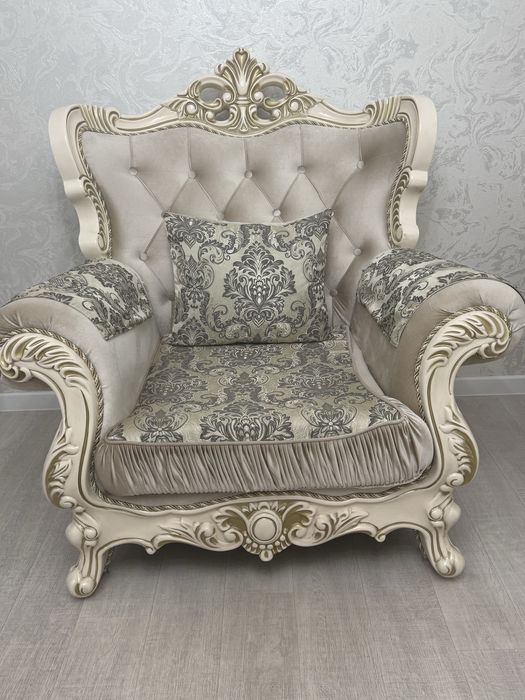 Продам диван и два кресла