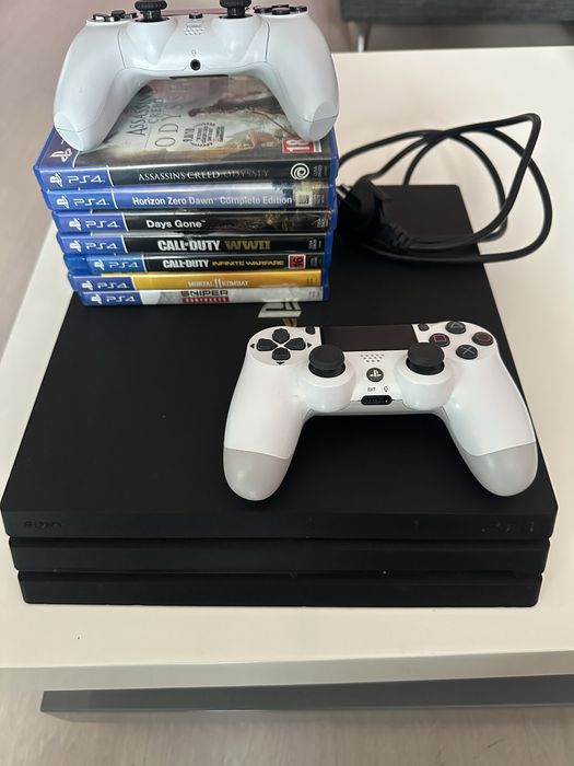 Ps4 pro cu jocuri si doua manete