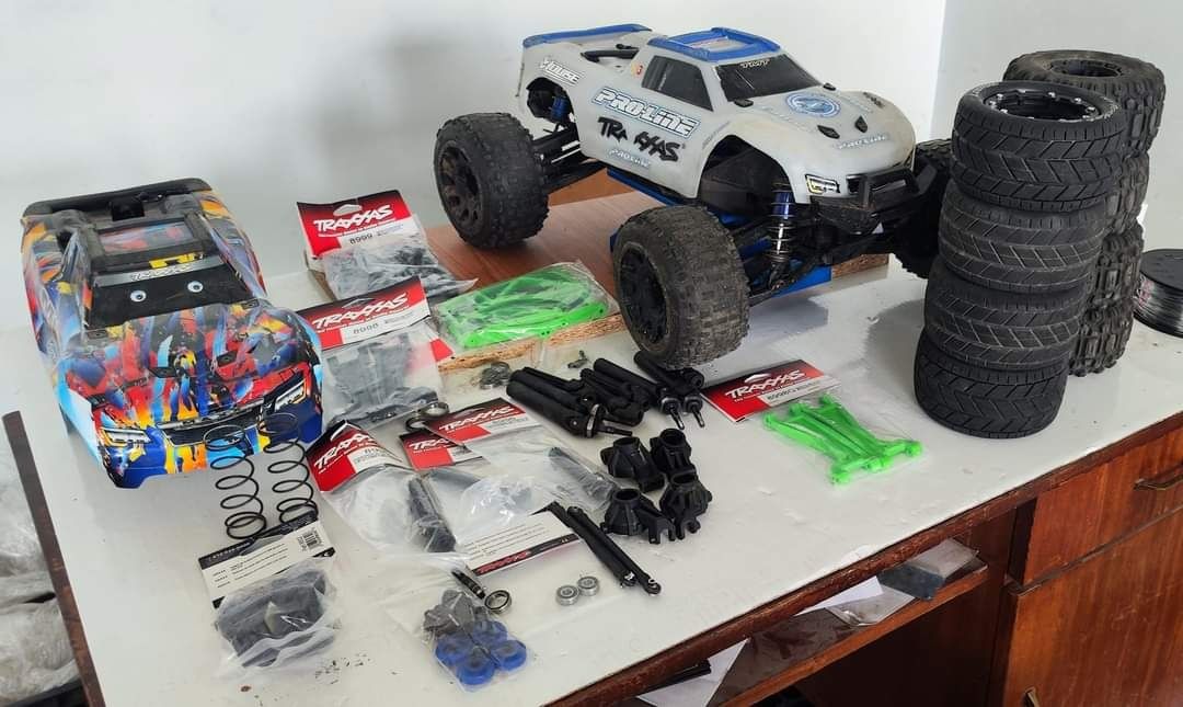 Traxxas Maxx v2 + резервни части