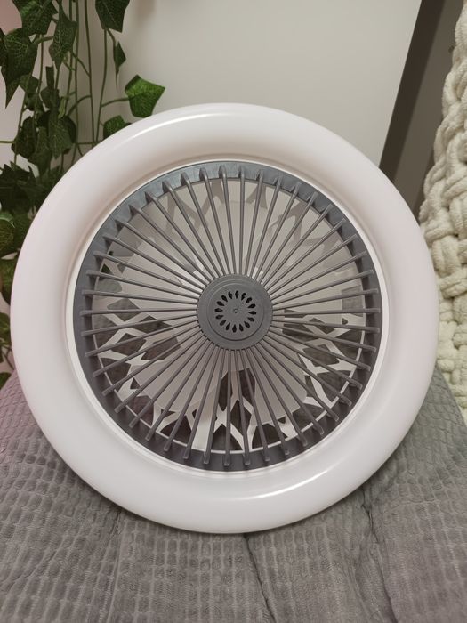 Лампа-винтелятор с пультом