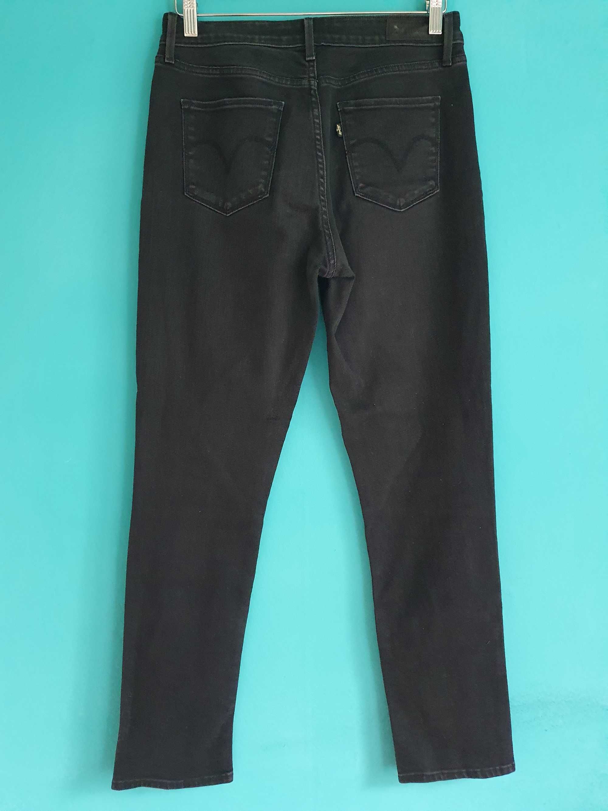 Бял панталон Polo Ralph Lauren и черни дънки Levis