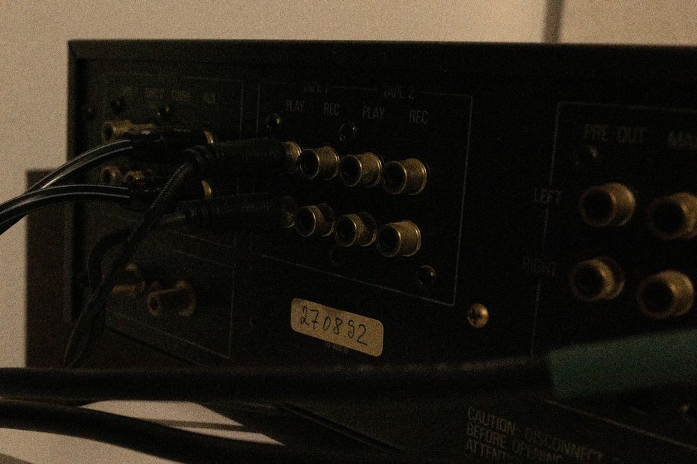 Accuphase E-204 – amplificator integrat vintage de referință