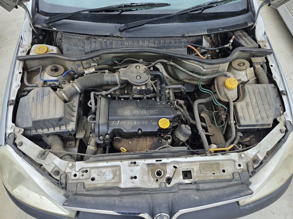 Опел Корса 1.2i НА ЧАСТИ