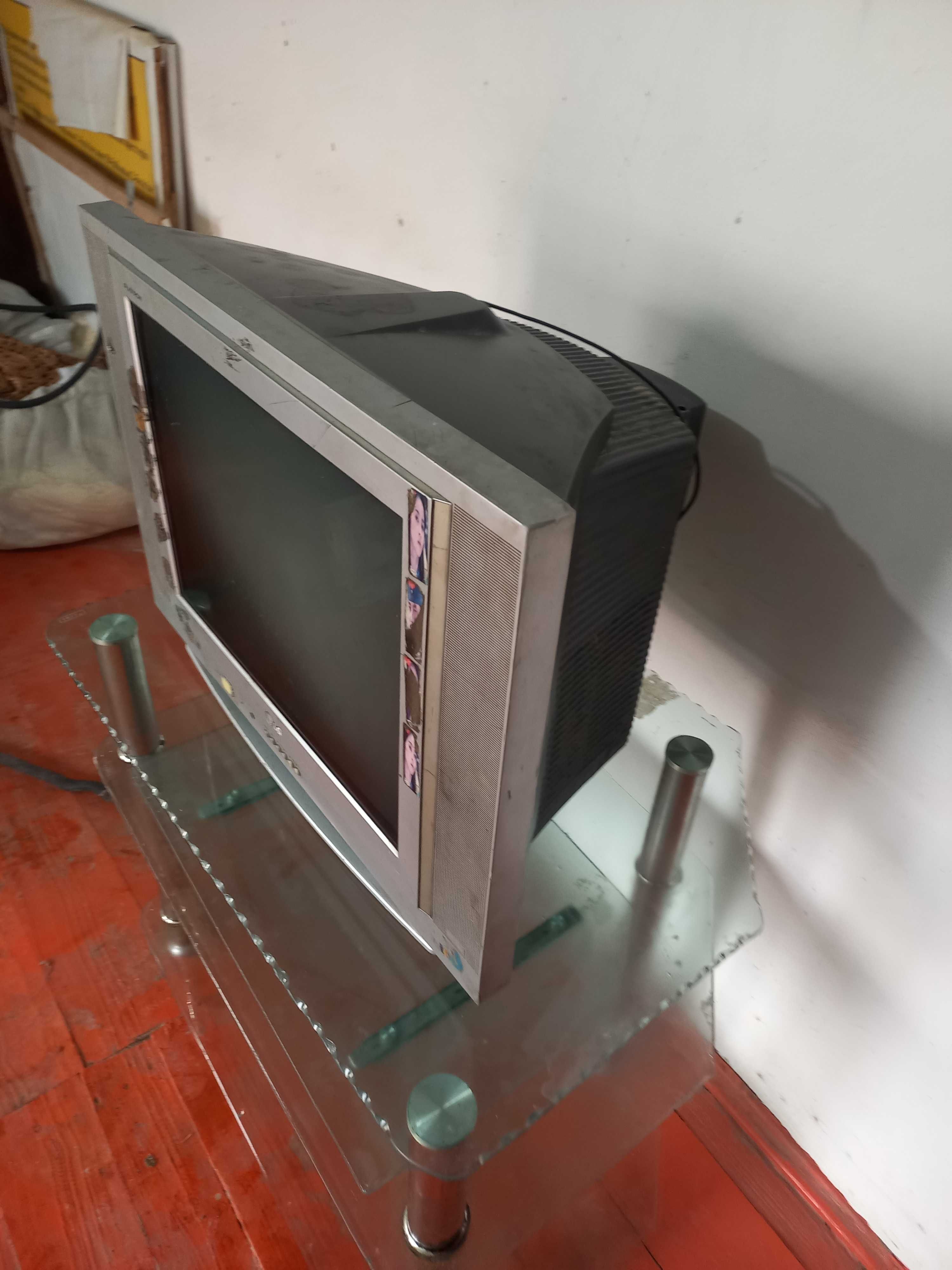 Телевизор Samsung/LG/Продам Телевизор,в подарок подставка/Цена 16990 т