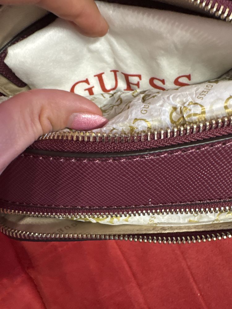 Guess- дамска чанта