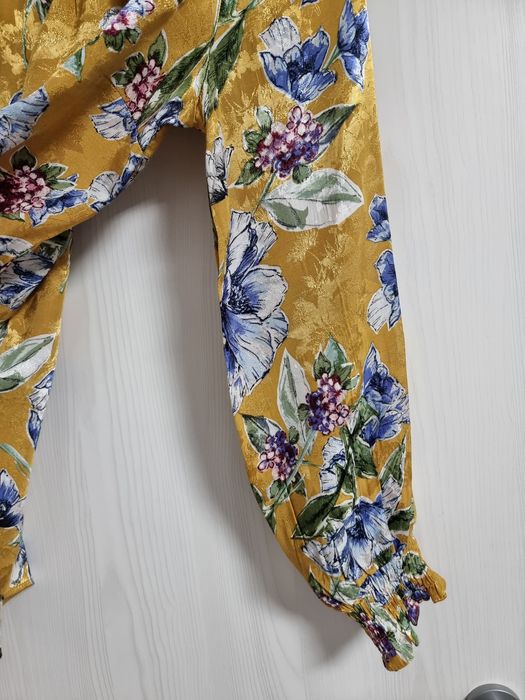 Bluză model floral- nouă