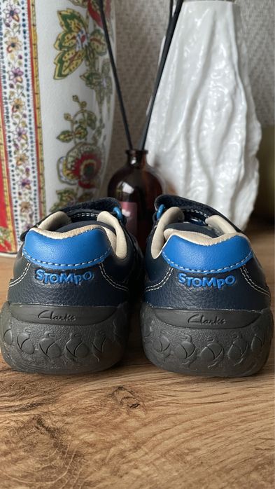 Нови детски кожени обувки Clarks номер 26