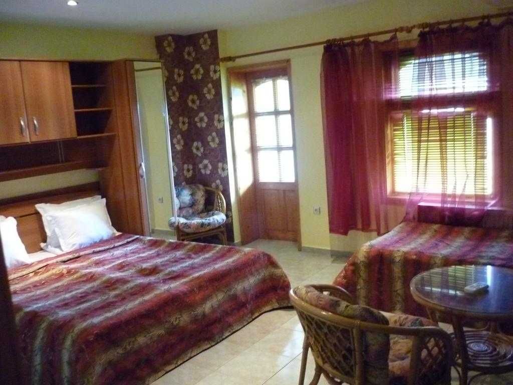 Продава се Хотел в Каварна - 1200 кв.м за 625 €/кв.м - Снимка #2