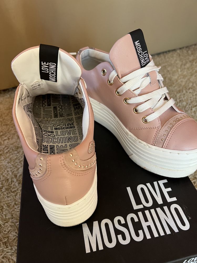 Кецове Love Moschino