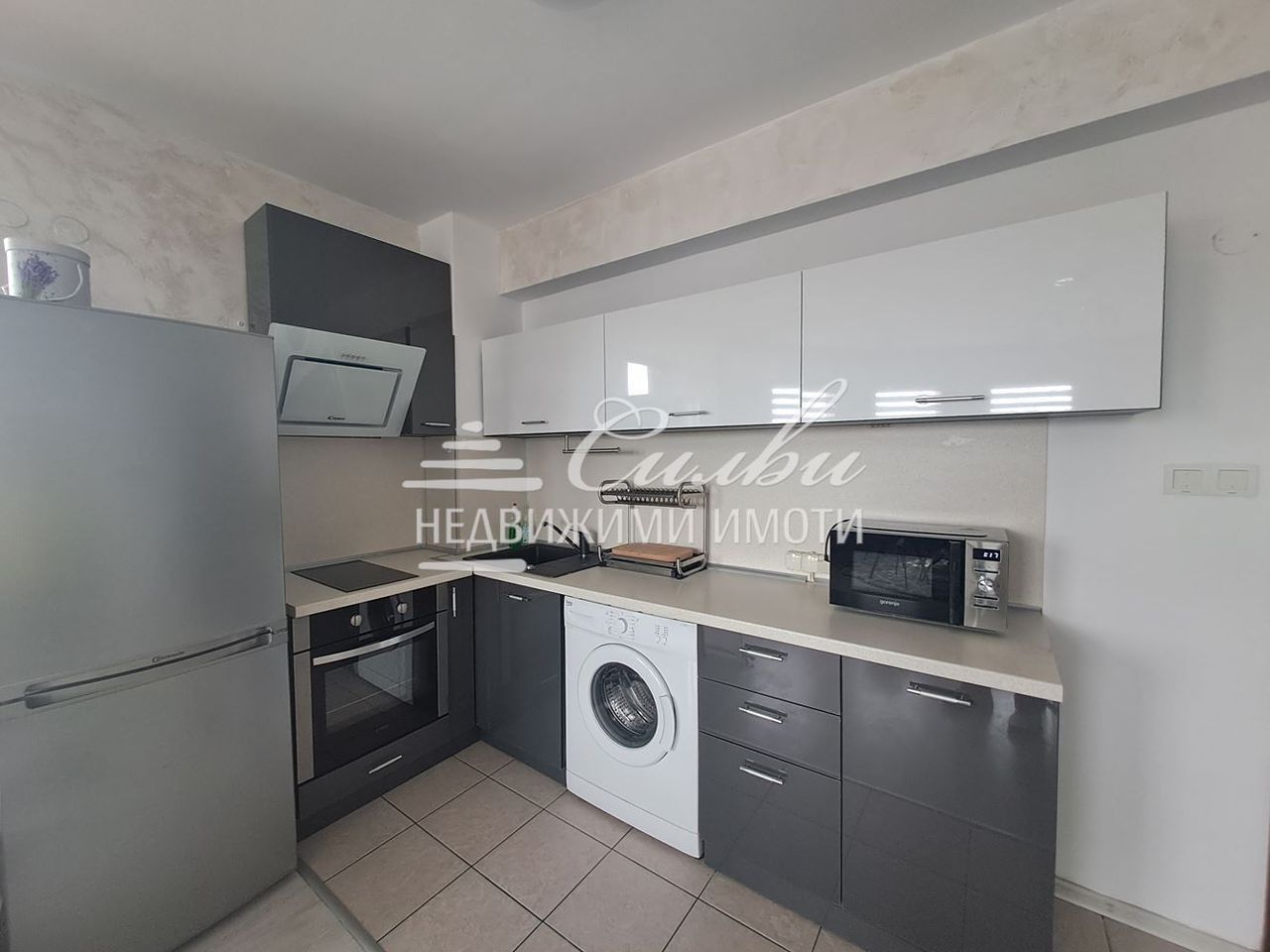 Дава се под наем Двустаен апартамент в Шумен, Пазара - 70 кв.м за 357 € - Снимка #2