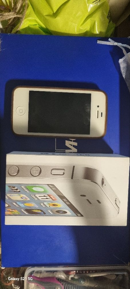 IPhone 4s в идеальном с коробкой