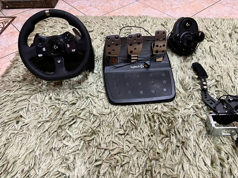 Volan Logitech G920 cu Pedale , Schimbator si frana de mana
