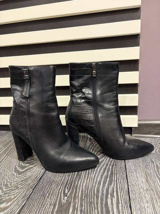 Черни боти от естествена кожа