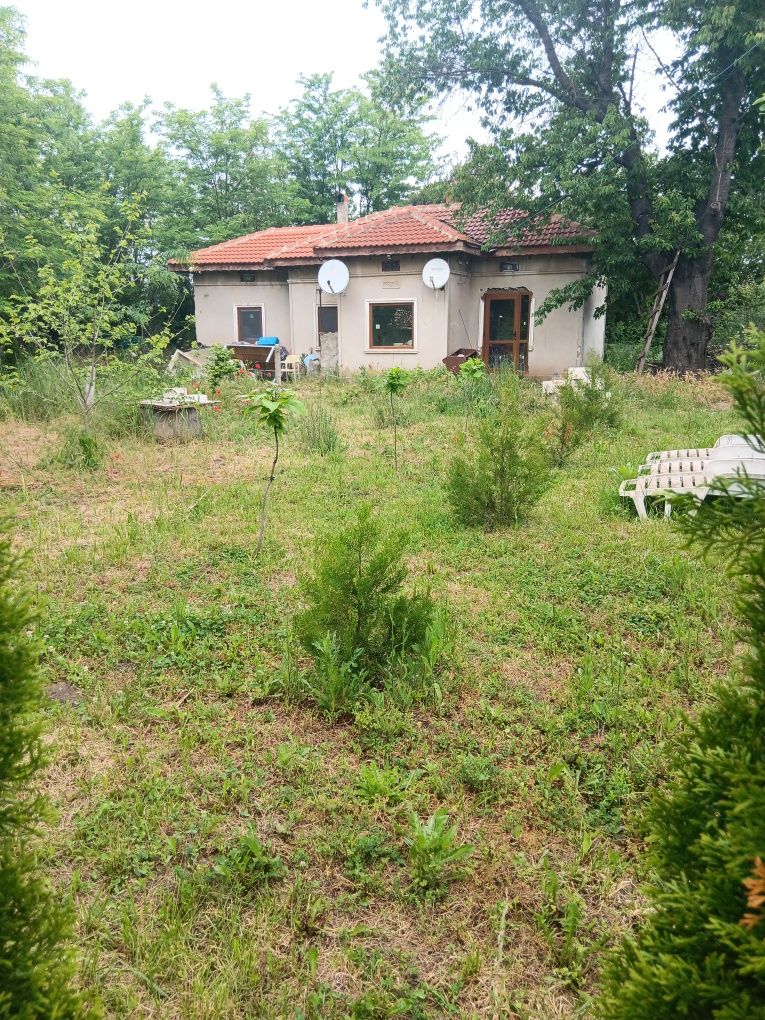 Къща с двор в с. Дъбовик, общ. Генерал Тошево,  обл. Добрич