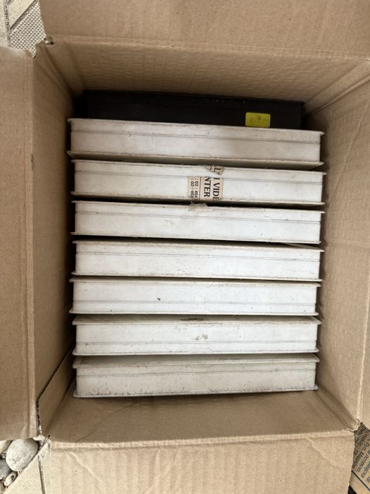 Кашони с видеокасети