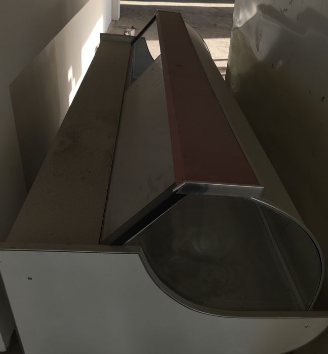 Продаётся витрина холодильник