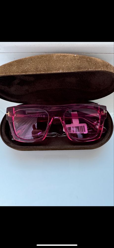 Vand ochelari de soare Tom Ford