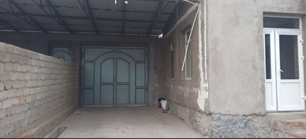 Bektemir Tumani da yer uchaska. Sotixi 13000$ dan. Dan Posti oldida