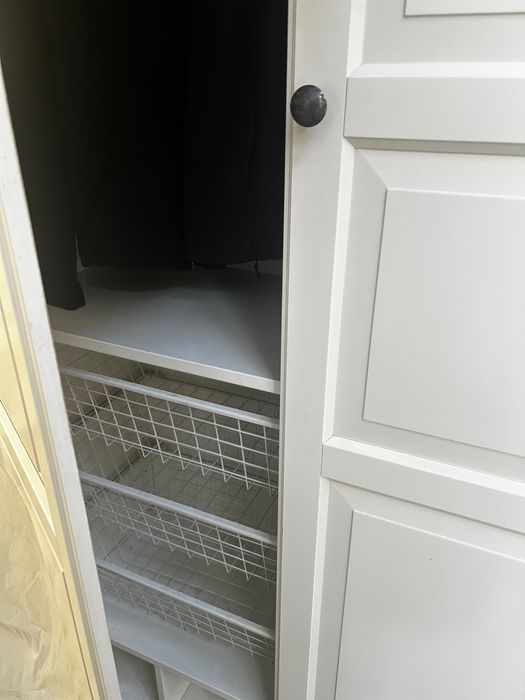 Бял гардероб &&&