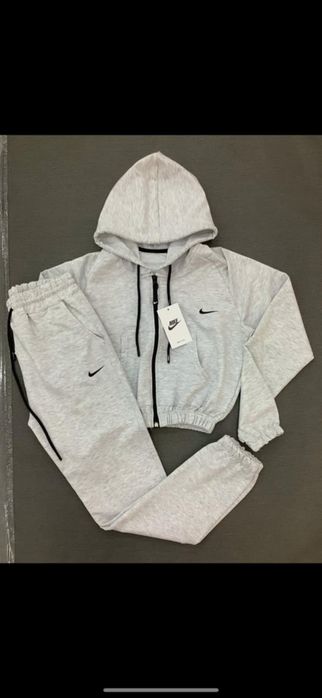 Nike Дамски Спортни Екипи (S-L) Различни Цветове