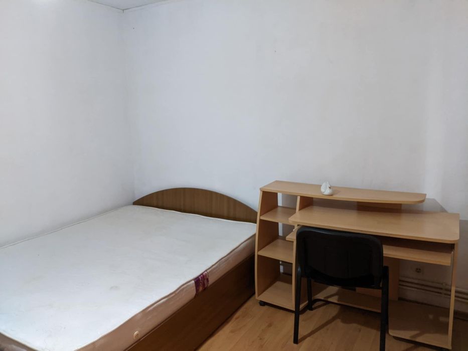 Camera de închiriat in apartament 2 camere, decomandat