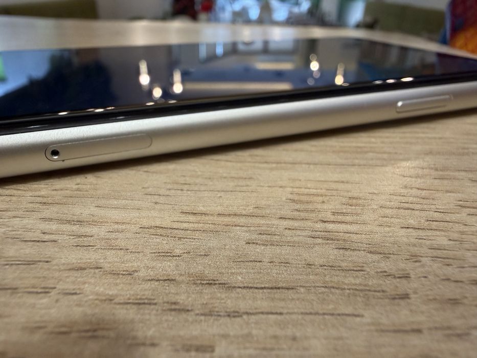 Продавам iphone 11 128GB