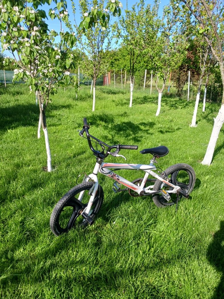 Vând bicicletă bmx