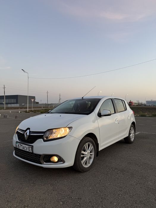 Рено сандеро,хэтчбек, 2015г-1,6