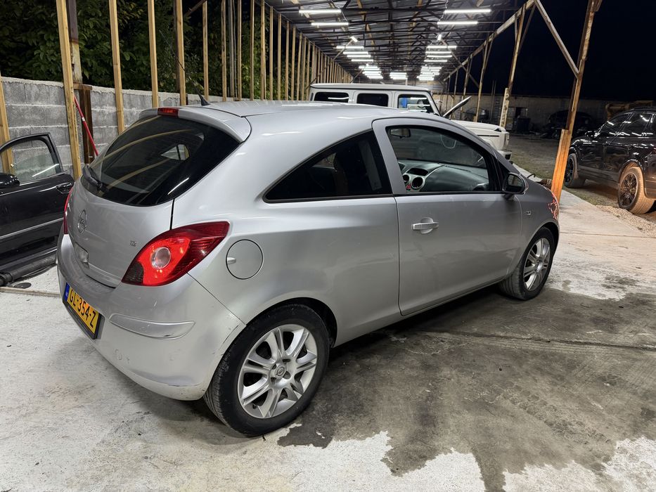 Опел корса 1.2 бензин 2008 Г само на части