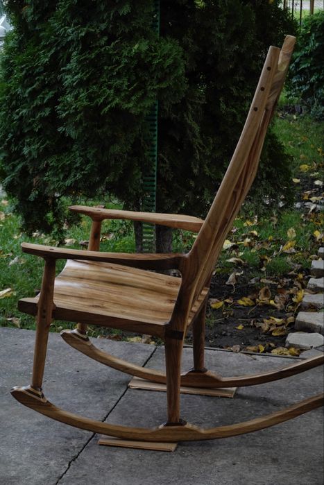 Scaun balansoar din lemn masiv de nuc