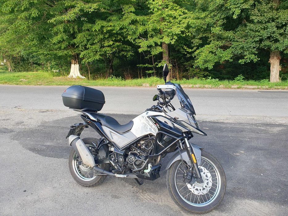 Adventure moto SYM NHT 200