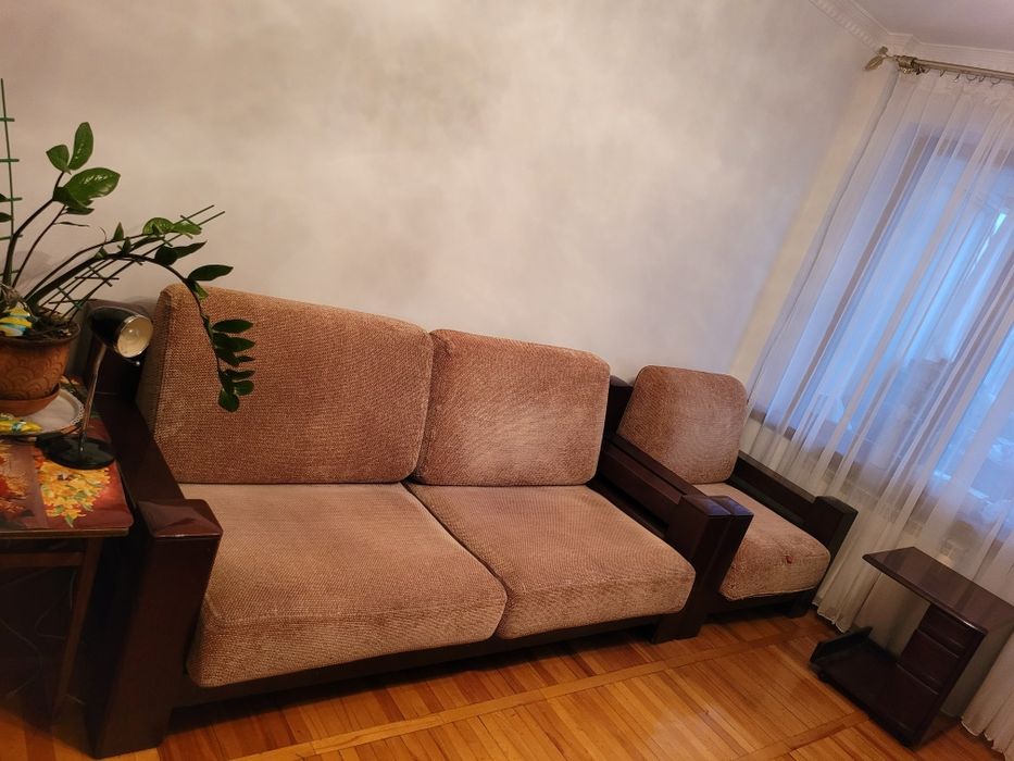 Продам диван отличного качества из масивного дуба. Не дорого