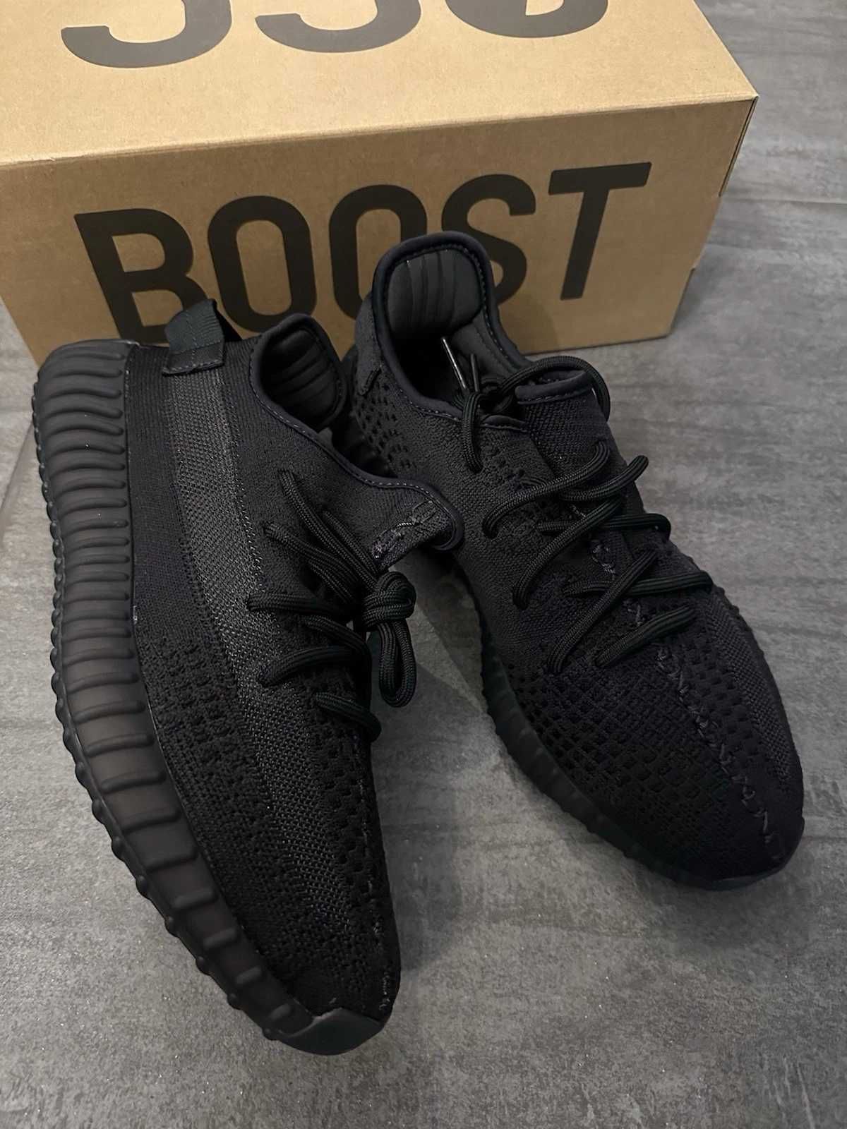 Yeezy Boost 350 BLack Onyx Adidas Sneakers