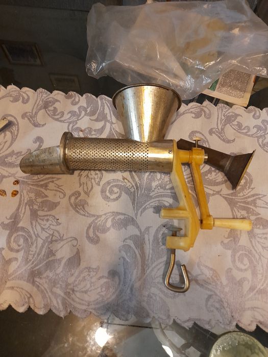 Скара българска,машинка за мелене на домати, Щендери