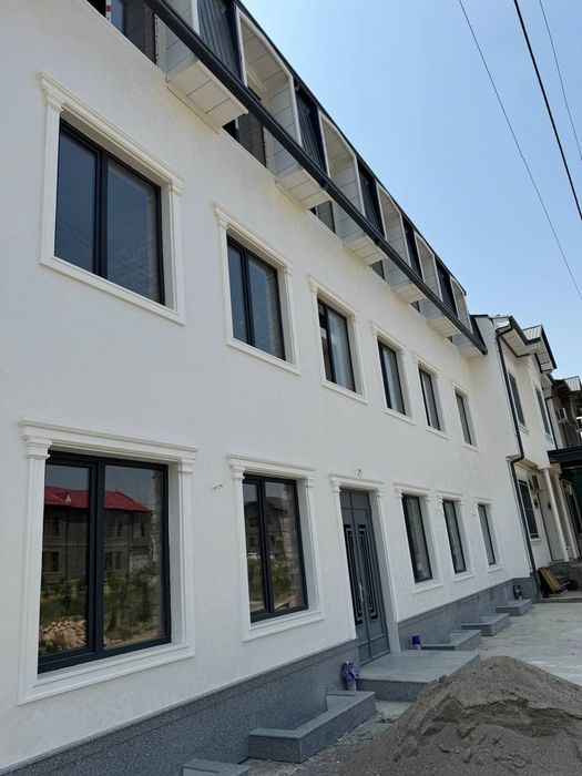 Uy sotiladi 3 etajli Yengi qurilgan 3 etajli Kadastri bor