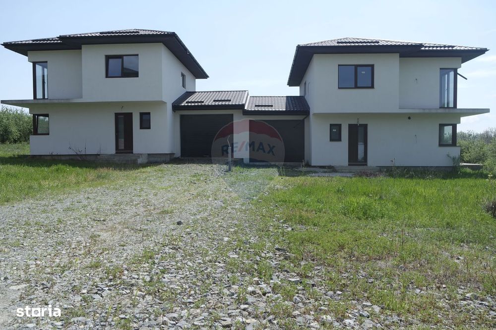 Casă de vanzare (duplex) semifinisata, in Tautii Magheraus