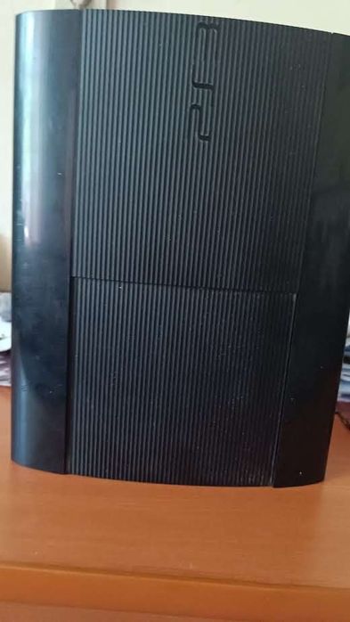 vand ps3 modat  cu 5 jocuri