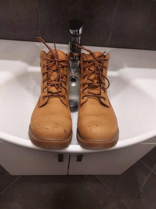 Продавам зимни боти Timberland 42