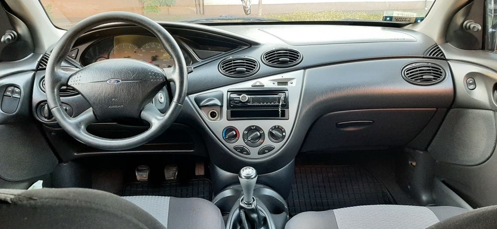 Vand Ford Focus 1,4 16 v benzina